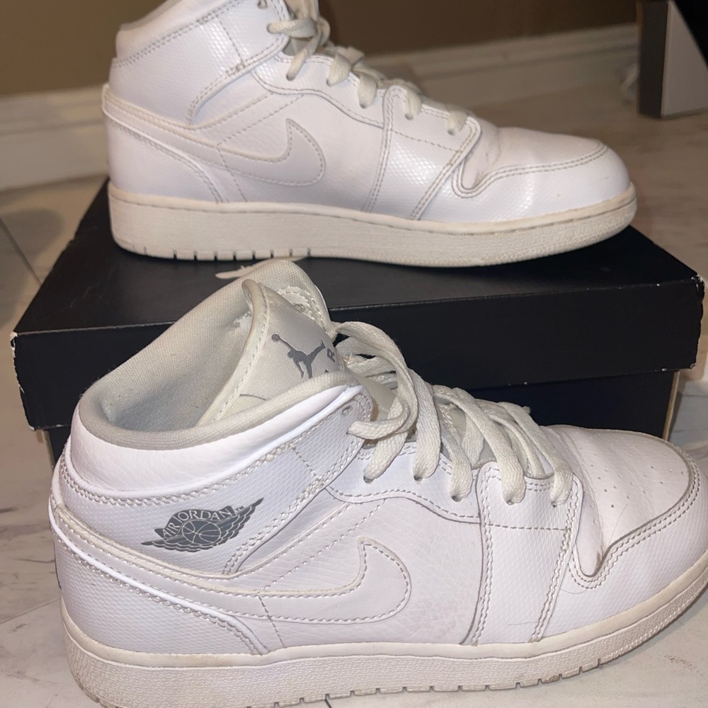 Nike Air Jordan 1 Mid BG White Size:5Y